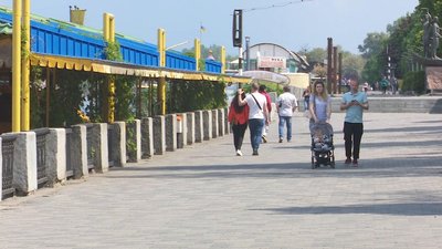 По двоє й у масках. З 4 травня жителі Дніпра можуть гуляти у деяких зелених зонах По двоє й у масках. З 4 травня жителі Дніпра можуть гуляти у деяких зелених зонах