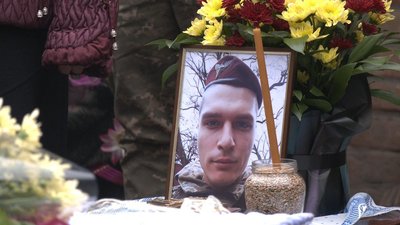 На Сумщині прощалися з бійцем Русланом Шварцом