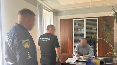 Начальник одного з відділів Ізяславської міської ради розтратив кошти місцевого бюджету