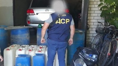На Житомирщині скерували до суду справу про перепродаж етилового спирту сумнівної якості