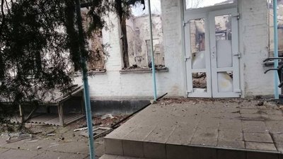 Військові РФ обстріляли лікарню у Василівці: є загиблі Військові РФ обстріляли лікарню у Василівці: є загиблі