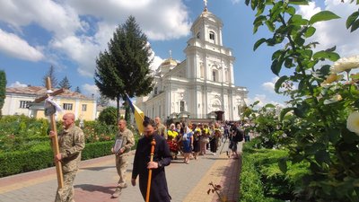 У Луцьку попрощалися із загиблим військовим Олександром Шевляковим У Луцьку попрощалися із загиблим військовим Олександром Шевляковим