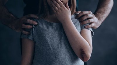 На Полтавщині чоловіка обвинувачують у зґвалтуванні трьох малолітніх дівчат