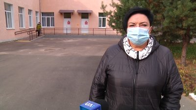 У Бердичеві на Житомирщині під лікування хворих на COVID перепрофілювали три відділення лікарні У Бердичеві на Житомирщині під лікування хворих на COVID перепрофілювали три відділення лікарні
