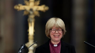Архієпископиня Кентерберійська Сара Муллаллі