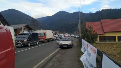 У Татарові на Прикарпатті перекрили дорогу "Мукачево-Івано-Франківськ-Львів" У Татарові на Прикарпатті перекрили дорогу "Мукачево-Івано-Франківськ-Львів"