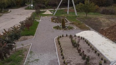 У Полтаві родина облаштовує парк У Полтаві родина облаштовує парк