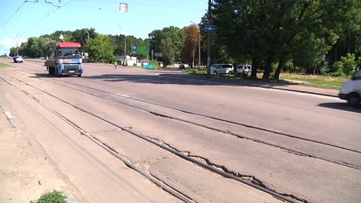 У Житомирі водії масово ріжуть шини автомобілів об трамвайну колію У Житомирі водії масово ріжуть шини автомобілів об трамвайну колію