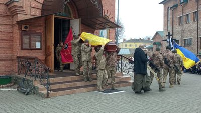 Продавав на толкучці каву, добровольцем пішов на війну: в Хмельницькому попрощалися з Олександром Янковським Продавав на толкучці каву, добровольцем пішов на війну: в Хмельницькому попрощалися з Олександром Янковським