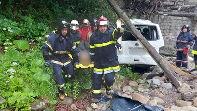 На Івано-Франківщині мікроавтобус потрапив у ДТП. Травмувалися дві людини
