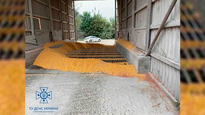 На Чернігівщині на зерносушильному комплексі загинув чоловік, іншого врятували На Чернігівщині на зерносушильному комплексі загинув чоловік, іншого врятували