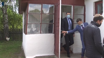 Міністр зайшов у деякі корпуси Корчицького НВК