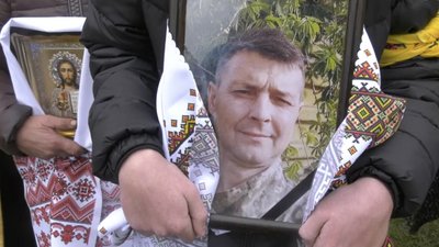Прощання із загиблим Олександром Лавренюком