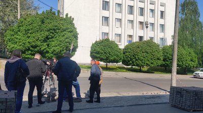 У Рівному за борги відключили від води будівлю райради та РДА У Рівному за борги відключили від води будівлю райради та РДА