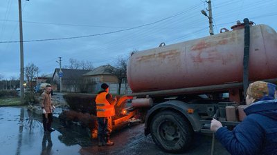 У Кропивницькому через порив каналізаційного колектора затопило нечистотами городи та будинок У Кропивницькому через порив каналізаційного колектора затопило нечистотами городи та будинок