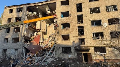 Частково зруйнований гуртожиток на Дніпровському шосе, 24-А, Запоріжжя, 30 жовтня 2025