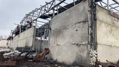 Раніше — 13 тонн молока щодня, нині — 400 літрів: як відновлюють ферму у Гусарівці після окупації та обстрілів Раніше — 13 тонн молока щодня, нині — 400 літрів: як відновлюють ферму у Гусарівці після окупації та обстрілів