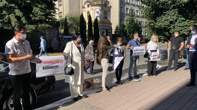Представники ресторанного та розважального бізнесу вийшли на мирну акцію Представники ресторанного та розважального бізнесу вийшли на мирну акцію