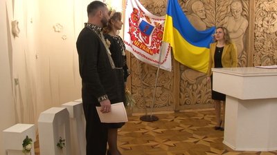 "Кохання переможе": у Черкасах на День Валентина побралися пів сотні пар "Кохання переможе": у Черкасах на День Валентина побралися пів сотні пар