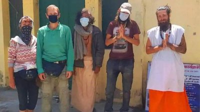 В Індії туристи з України майже місяць провели на самоізоляції у печері