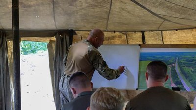 Вогневі споруди та спостережні пункти — на Сумщині зміцнюють оборону Вогневі споруди та спостережні пункти — на Сумщині зміцнюють оборону