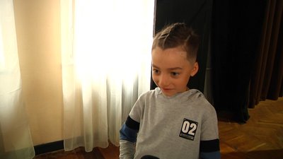 У Житомирі 20 дітей одночасно грали в шахи з міжнародним майстром Ігорем Випханюком