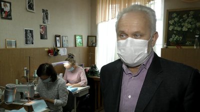 Захисні маски від херсонської гімназії: медикам, військовим та дітям-сиротам Захисні маски від херсонської гімназії: медикам, військовим та дітям-сиротам