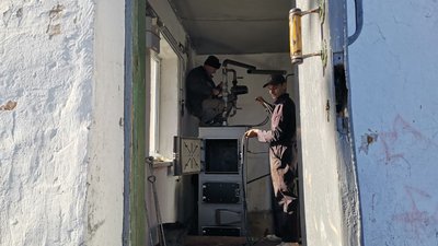 "Економія буде десь у три рази": у громаді на Полтавщині переходять на опалення дровами