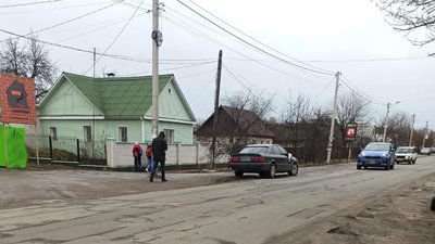 У райцентрі Житомирщини автомобіль збив 73-річного чоловіка, який переходив вулицю