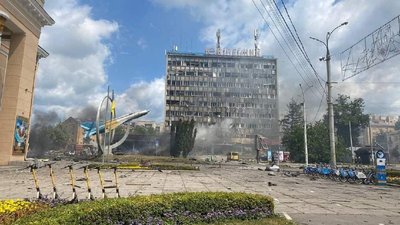 Росія вдарила ракетами по Вінниці: відомо про 8 загиблих, серед яких маленька дитина Росія вдарила ракетами по Вінниці: відомо про 8 загиблих, серед яких маленька дитина