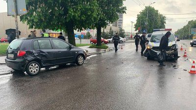 Мчали на виклик і на червоне: у Рівному в ДТП потрапив екіпаж поліції Мчали на виклик і на червоне: у Рівному в ДТП потрапив екіпаж поліції