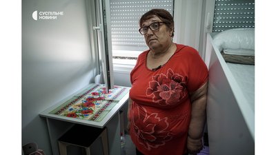 "Нормальні будиночки нам поляки зробили, але у своїй хаті краще". Як живуть у модульному містечку в Бородянці