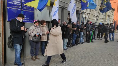 У Харкові пікетують суд у справі проспекту Жукова