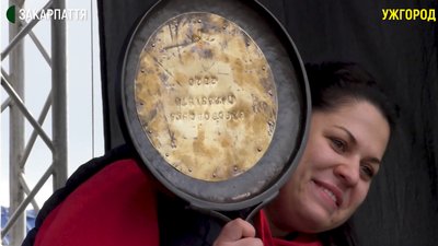 Учасники змагалися за «Золоту палачінтовку» на фестивалі млинців в Ужгороді