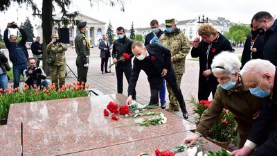 У Чернігові відзначили День пам’яті та примирення У Чернігові відзначили День пам’яті та примирення