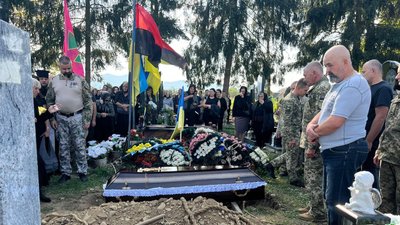 На Закарпатті попрощалися із загиблим прикордонником Ігорем Висторобським На Закарпатті попрощалися із загиблим прикордонником Ігорем Висторобським