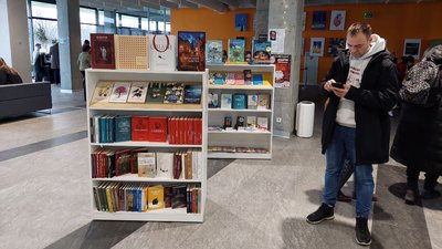 На ярмарку продавали книги трьох видавництв На ярмарку продавали книги трьох видавництв