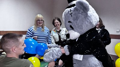 Як "пластуни" Мукачева провідують захисників на лікуванні та реабілітації