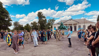 На Дніпропетровщині попрощалися із загиблим 25-річним бійцем Владиславом Гартманом На Дніпропетровщині попрощалися із загиблим 25-річним бійцем Владиславом Гартманом