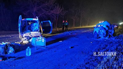 Аварія на Харківщині: одна людина загинула, трьох госпіталізували до лікарні Аварія на Харківщині: одна людина загинула, трьох госпіталізували до лікарні