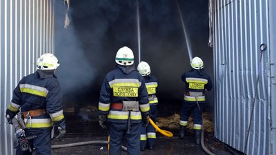 У Дніпрі горів ангар із сіном