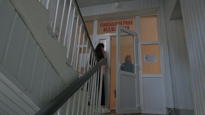 Немовля досі у комі: молода мати звинувачує лікарку з Хмельниччини у недбалості при пологах Немовля досі у комі: молода мати звинувачує лікарку з Хмельниччини у недбалості при пологах