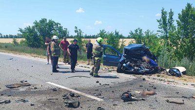 ДТП, аварія, загинув водій, легковий авто, вантажівка, понівечений авто, смерть водія