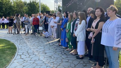 У Вінниці у День державного прапора підняли найбільший стяг в області