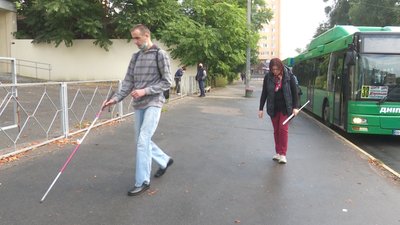 День білої тростини: чи пристосовані вулиці Дніпра для людей з вадами зору