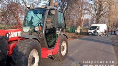 Три роки в’язниці отримав водій трактора, під колесами якого загинув першокласник з Хмельниччини