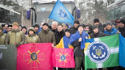 Група військових повернулася з полону