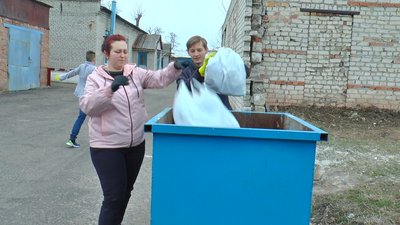 "Прагнемо жити в чистому місті". Жителі Костянтинівки розпочали акцію з прибирання сміття "Прагнемо жити в чистому місті". Жителі Костянтинівки розпочали акцію з прибирання сміття
