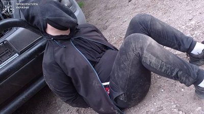 Судитимуть хлопця, якого підозрюють у підпалі трьох автівок військових у Шостці