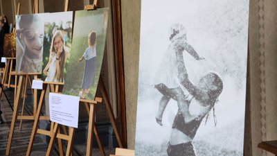 Фотовиставка «Де(ти)нство» у Чернівцях
